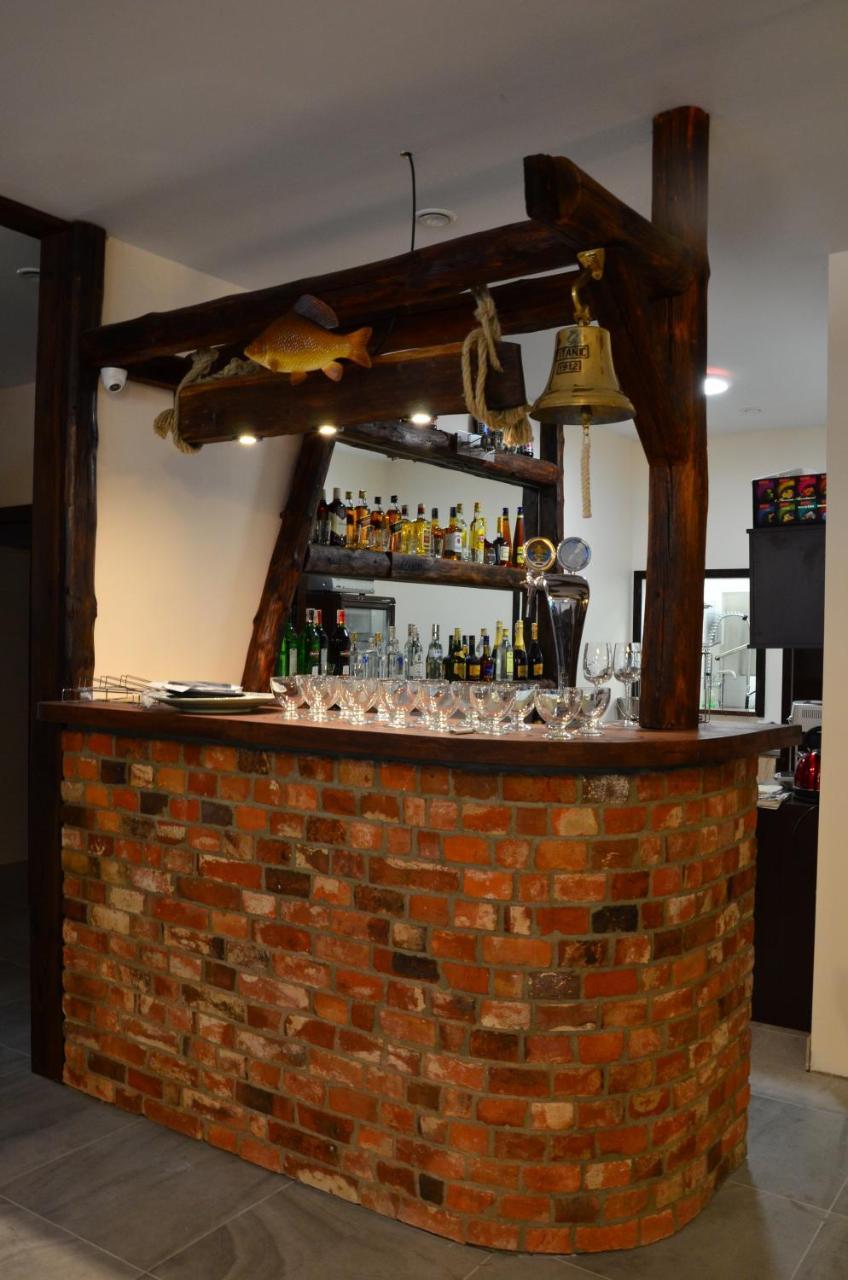 Pod Kotwica Bed & Breakfast Nowa Sol Bagian luar foto